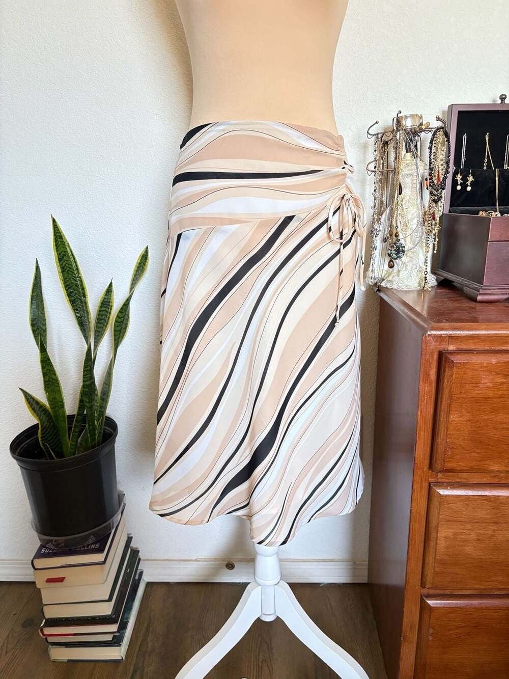 Y2K Early 2000s Worthington Midi Skirt Size 6 Beige Black Stripe Chiffon